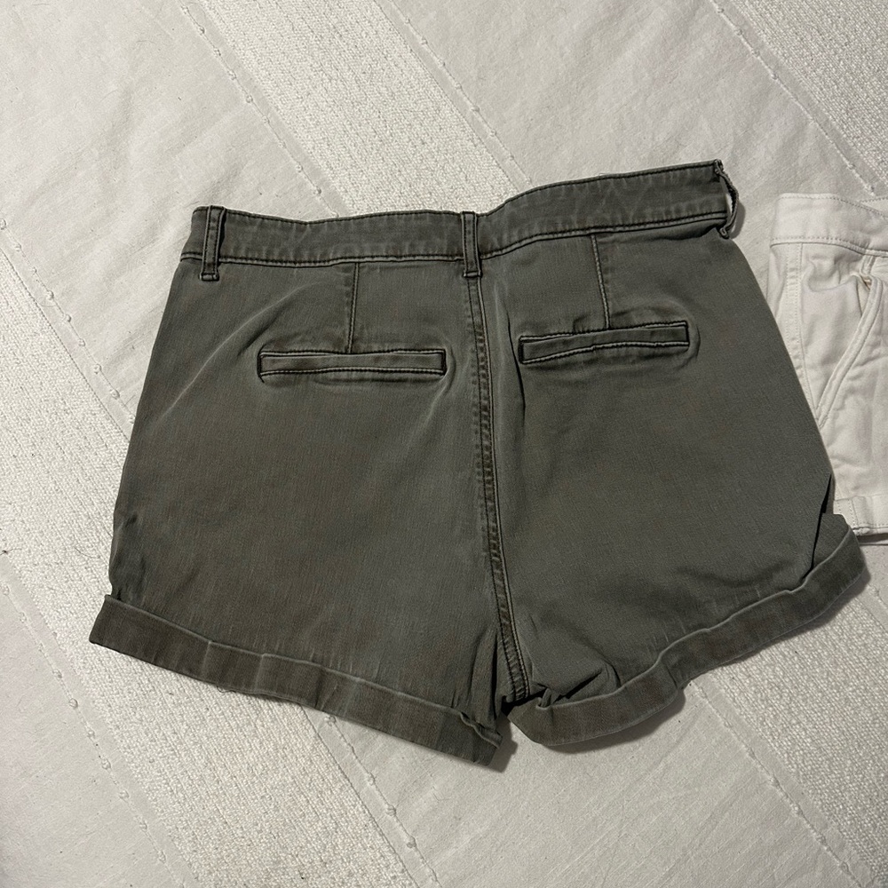 Express High Rise Mom Short - Picture 2 of 3